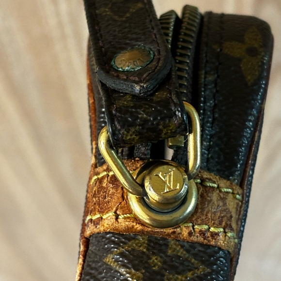 Auth Louis Vuitton Marley Dragonne PM Clutch broken zipper - Picture 4 of 15